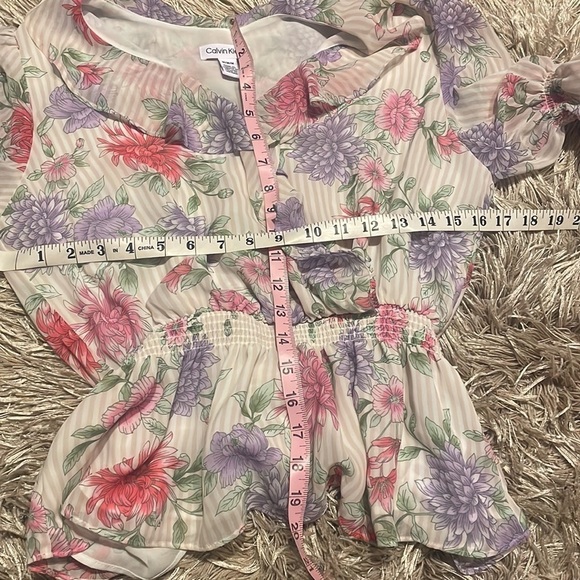 𝅺CALVIN‎ Klein Floral Blouse Medium - Picture 7 of 10